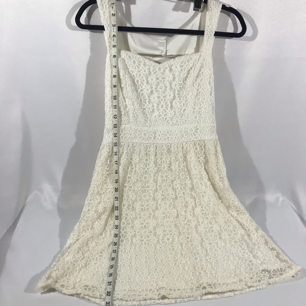 Francesca‘s Off-White Flower Cut-Out Back Dress - Picture 9 of 10